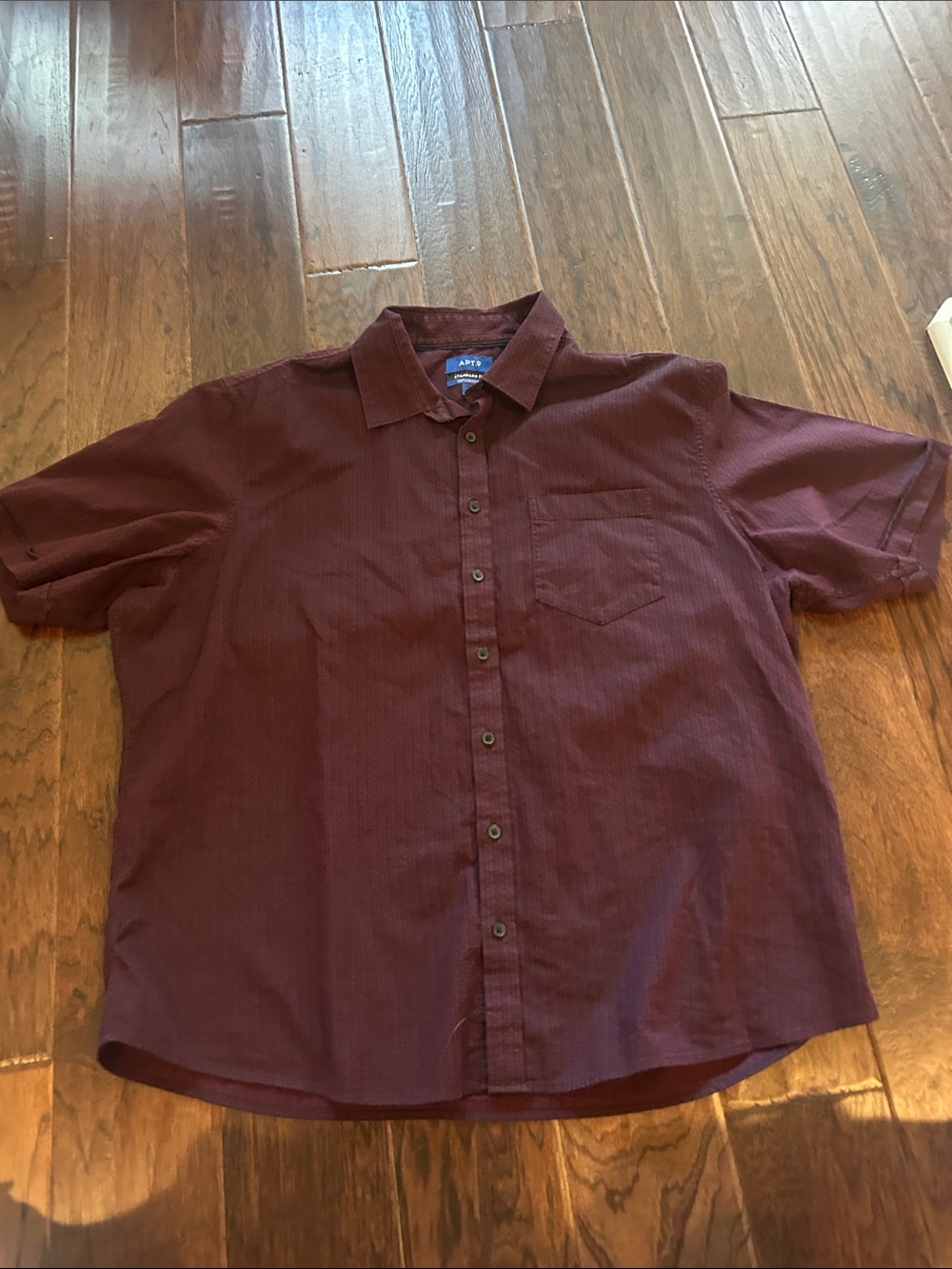 Apt. 9 Standard Fit Untucked Fit Men’s Short-Sleeve Button-Down Maroon Shirt